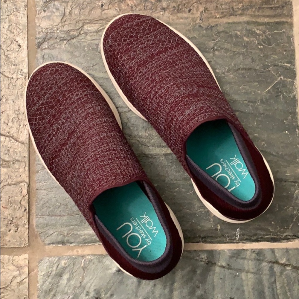 Sketchers slip on walking fashion sneakers